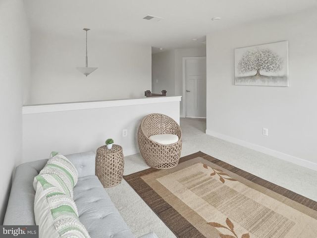 105 CABBAGE WHITE DR, Lake Frederick, VA 22630