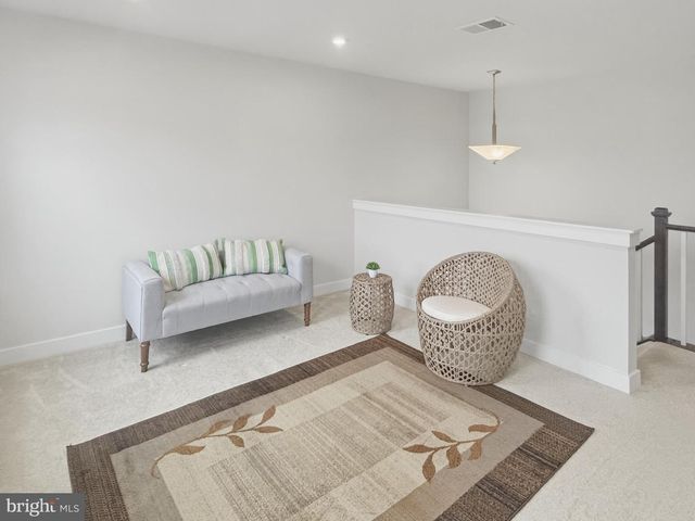 105 CABBAGE WHITE DR, Lake Frederick, VA 22630