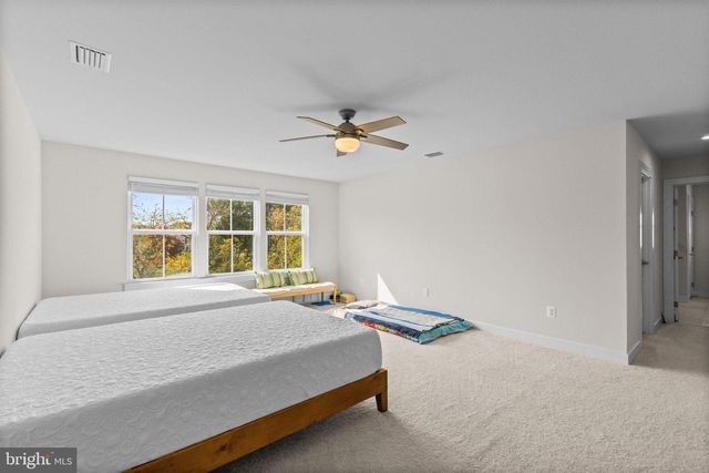 105 CABBAGE WHITE DR, Lake Frederick, VA 22630