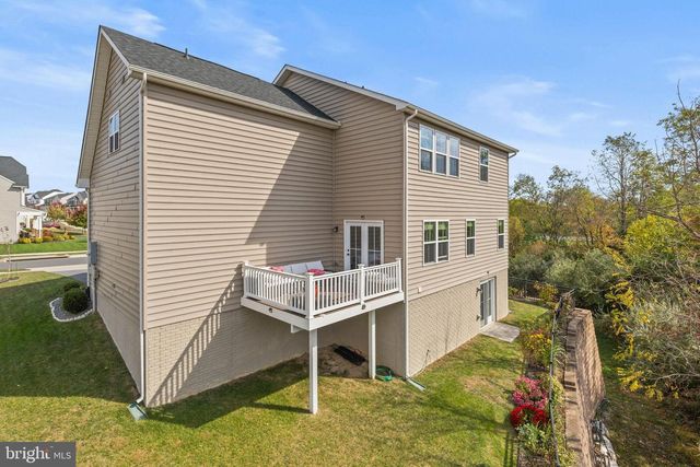 105 CABBAGE WHITE DR, Lake Frederick, VA 22630