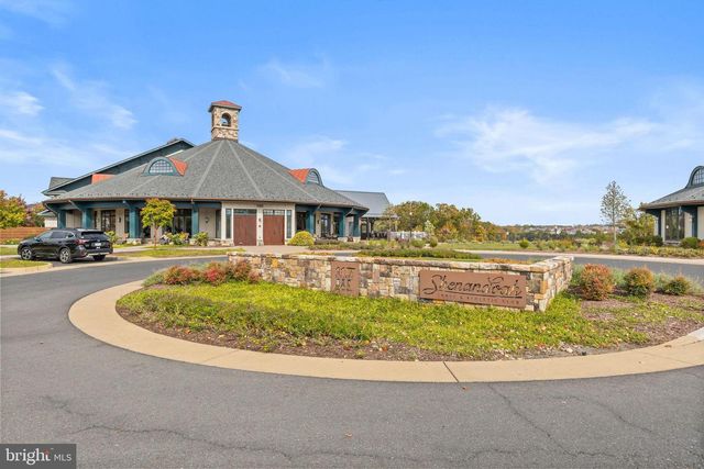 105 CABBAGE WHITE DR, Lake Frederick, VA 22630