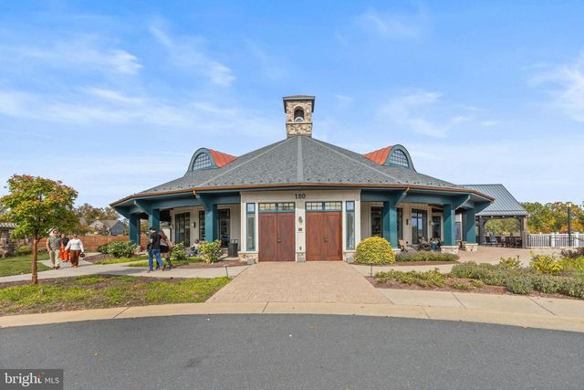 105 CABBAGE WHITE DR, Lake Frederick, VA 22630