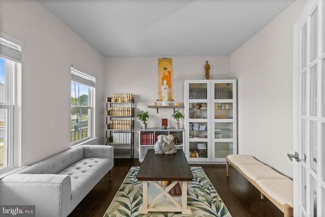 105 CABBAGE WHITE DR, Lake Frederick, VA 22630