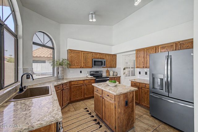 233 N Cottonwood Drive, Gilbert, AZ 85234