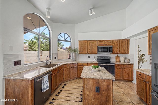 233 N Cottonwood Drive, Gilbert, AZ 85234