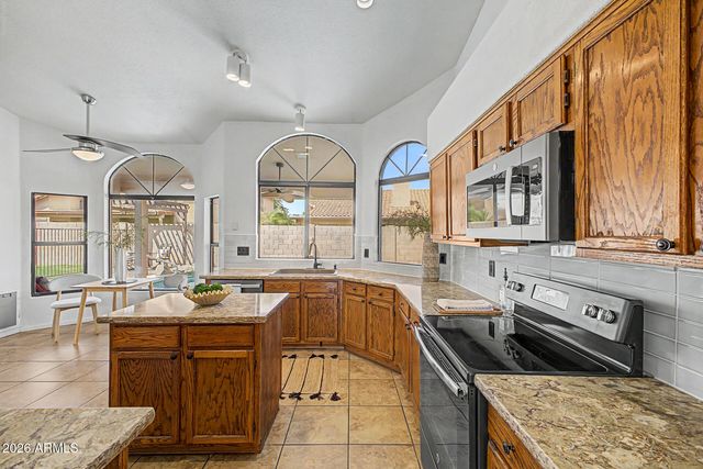 233 N Cottonwood Drive, Gilbert, AZ 85234