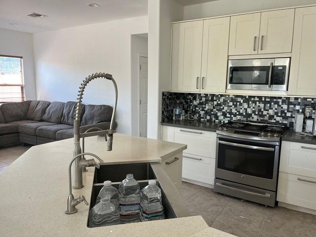 16301 N 73rd Drive, Peoria, AZ 85382