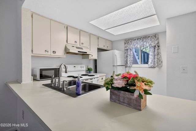 4425 Holly Tree Road 103, Wilmington, NC 28412