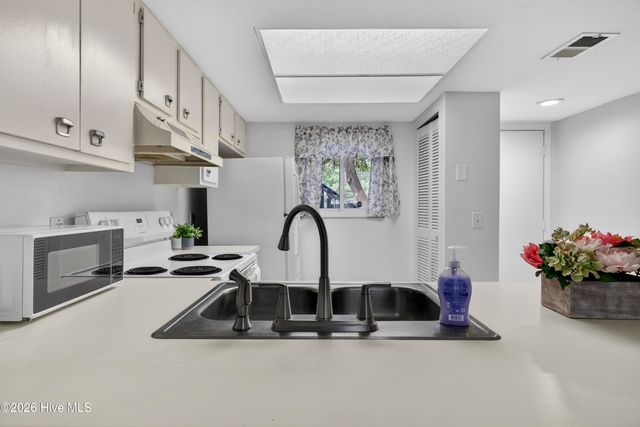 4425 Holly Tree Road 103, Wilmington, NC 28412