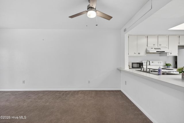 4425 Holly Tree Road 103, Wilmington, NC 28412