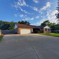 6953 E Newbury Cir, Wichita, KS 67226