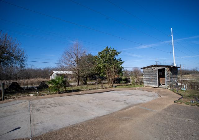 1025 S Belknap Street, Mexia, TX 76667