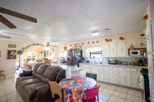 1025 S Belknap Street, Mexia, TX 76667