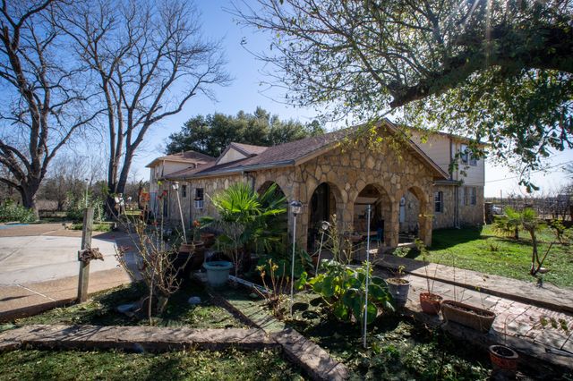 1025 S Belknap Street, Mexia, TX 76667