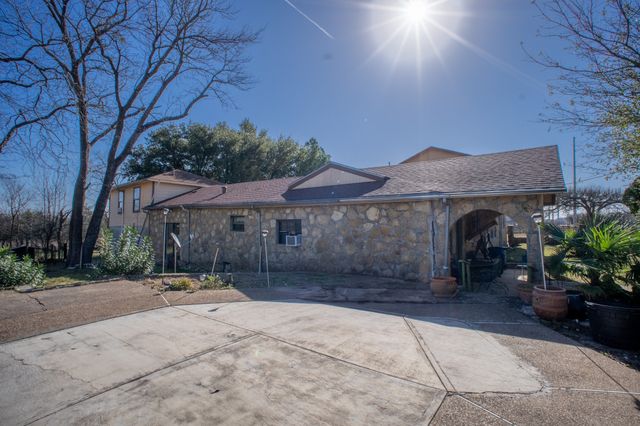 1025 S Belknap Street, Mexia, TX 76667