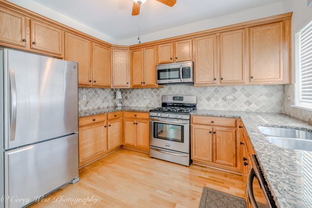 2671 Stone Circle 103, Geneva, IL 60134