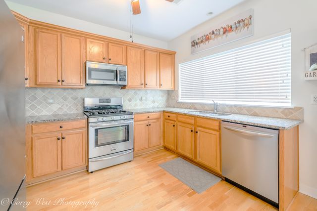 2671 Stone Circle 103, Geneva, IL 60134