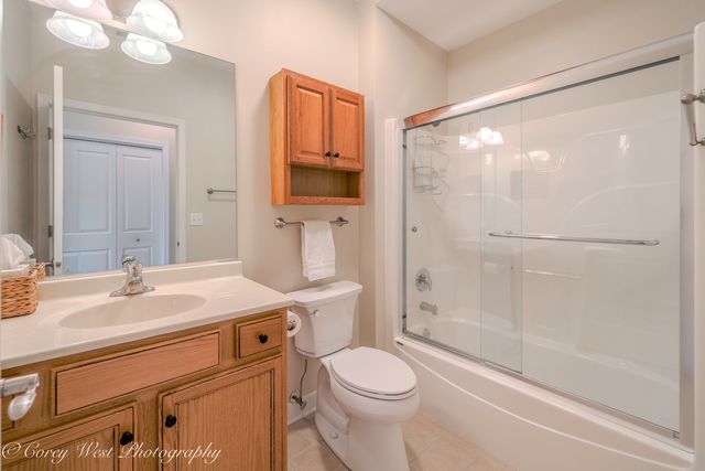 2671 Stone Circle 103, Geneva, IL 60134