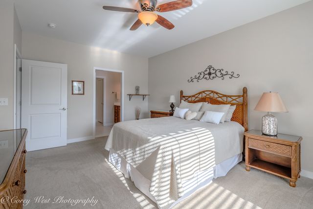 2671 Stone Circle 103, Geneva, IL 60134
