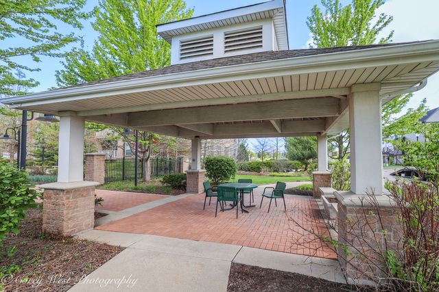 2671 Stone Circle 103, Geneva, IL 60134