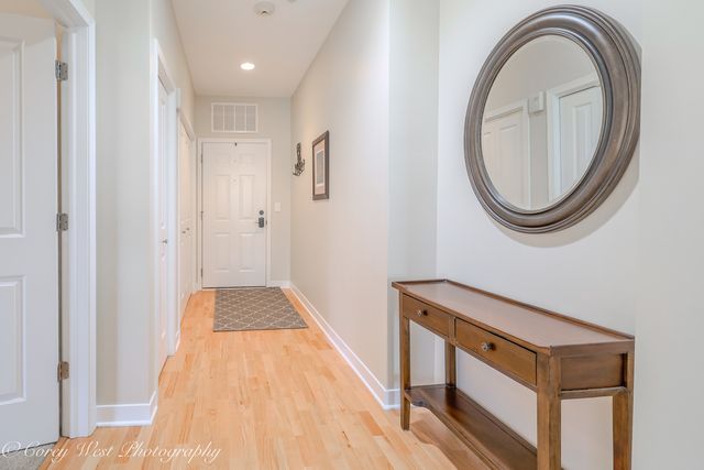 2671 Stone Circle 103, Geneva, IL 60134