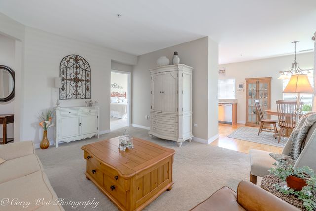 2671 Stone Circle 103, Geneva, IL 60134