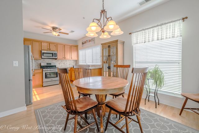 2671 Stone Circle 103, Geneva, IL 60134
