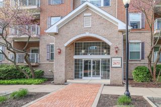 2671 Stone Circle 103, Geneva, IL 60134