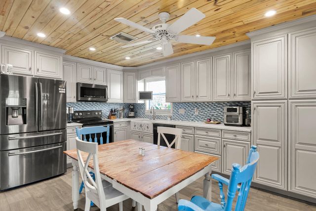 29678 Enterprise Avenue, Big Pine Key, FL 33043