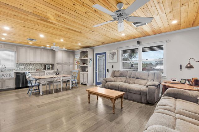 29678 Enterprise Avenue, Big Pine Key, FL 33043