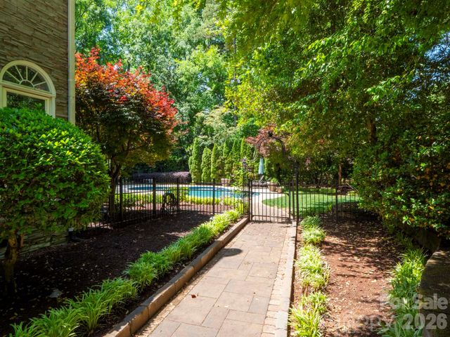 5219 Cadbury Court, Charlotte, NC 28277