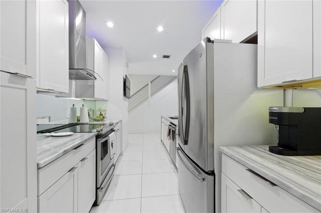 7345 Rockefeller DR, Naples, FL 34119