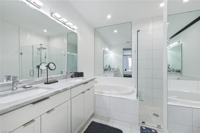 7345 Rockefeller DR, Naples, FL 34119