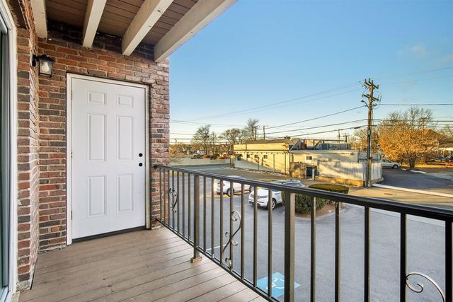 15 Oak Neck Road APT 11, Hyannis, MA 02601