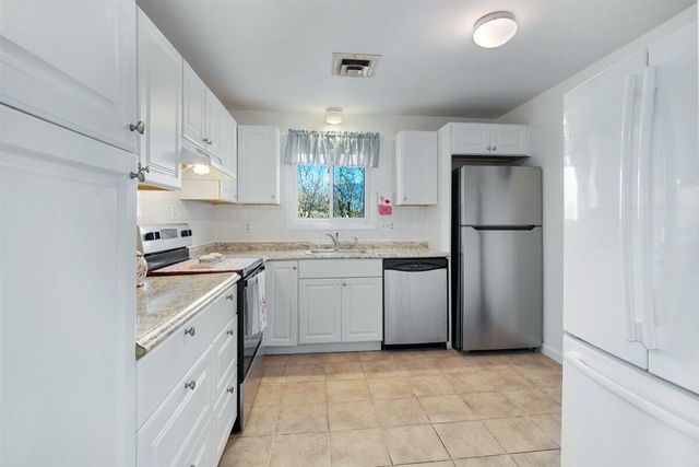 15 Oak Neck Road APT 11, Hyannis, MA 02601