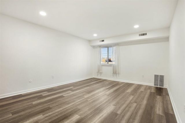15 Oak Neck Road APT 11, Hyannis, MA 02601