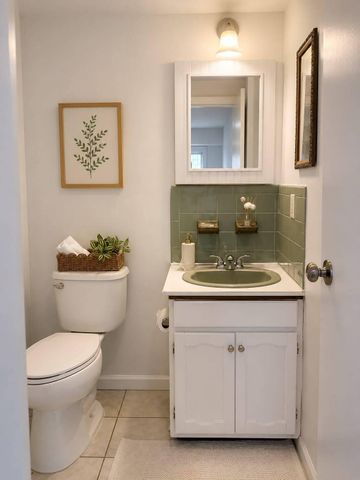 15 Oak Neck Road APT 11, Hyannis, MA 02601