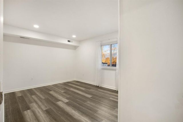 15 Oak Neck Road APT 11, Hyannis, MA 02601