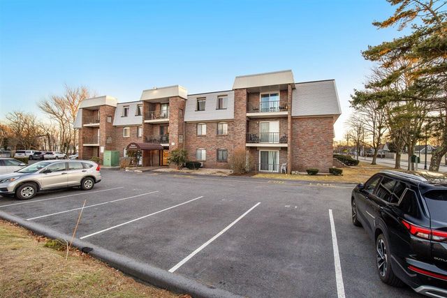 15 Oak Neck Road APT 11, Hyannis, MA 02601