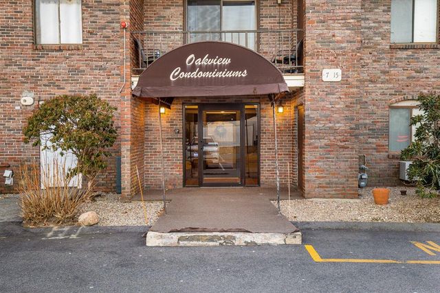 15 Oak Neck Road APT 11, Hyannis, MA 02601