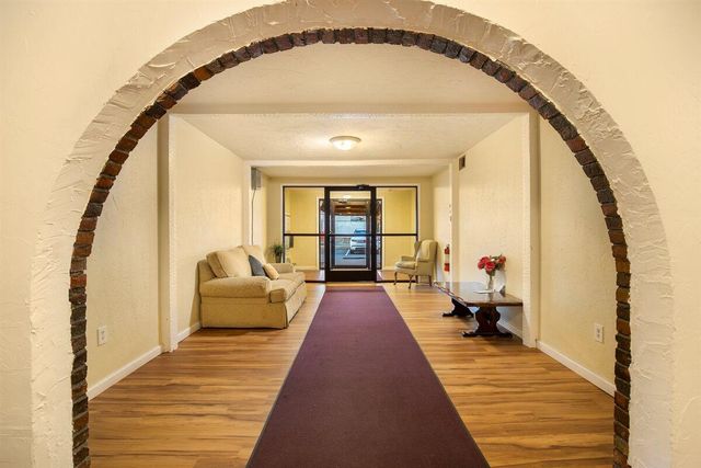 15 Oak Neck Road APT 11, Hyannis, MA 02601