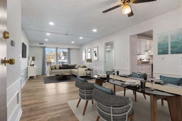 15 Oak Neck Road APT 11, Hyannis, MA 02601