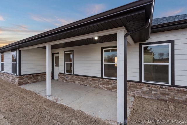 1129 Center Court Circle, Grove, OK 74344