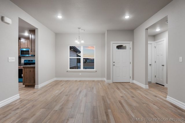 1129 Center Court Circle, Grove, OK 74344