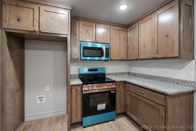 1129 Center Court Circle, Grove, OK 74344