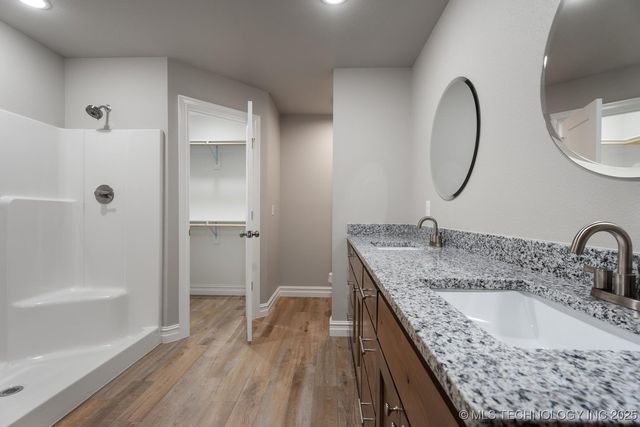 1129 Center Court Circle, Grove, OK 74344