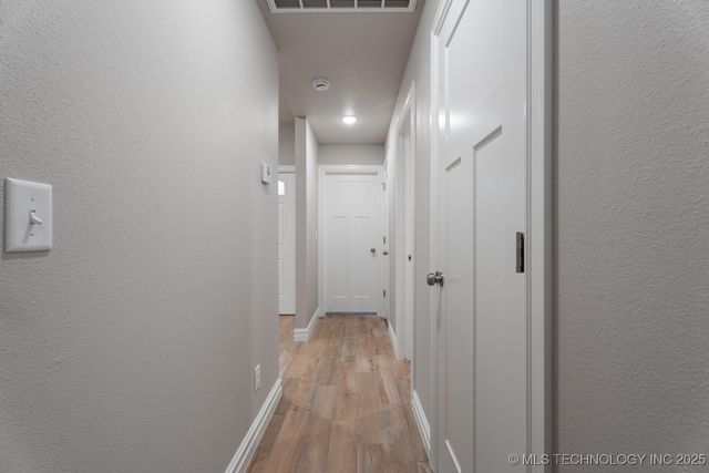 1129 Center Court Circle, Grove, OK 74344