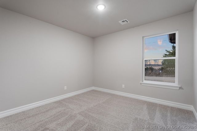 1129 Center Court Circle, Grove, OK 74344