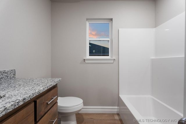 1129 Center Court Circle, Grove, OK 74344