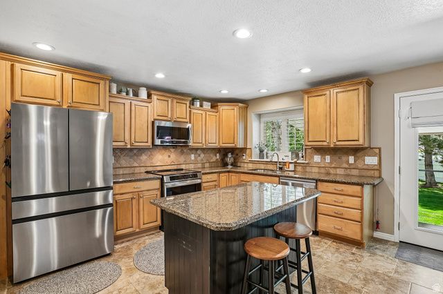 238 KAY CIR, Kaysville, UT 84037